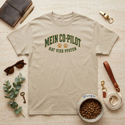 Mein Co-Pilot hat vier Pfoten – Unisex T-Shirt