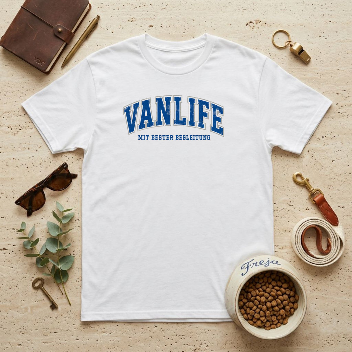Vanlife mit bester Begleitung – Unisex T-Shirt