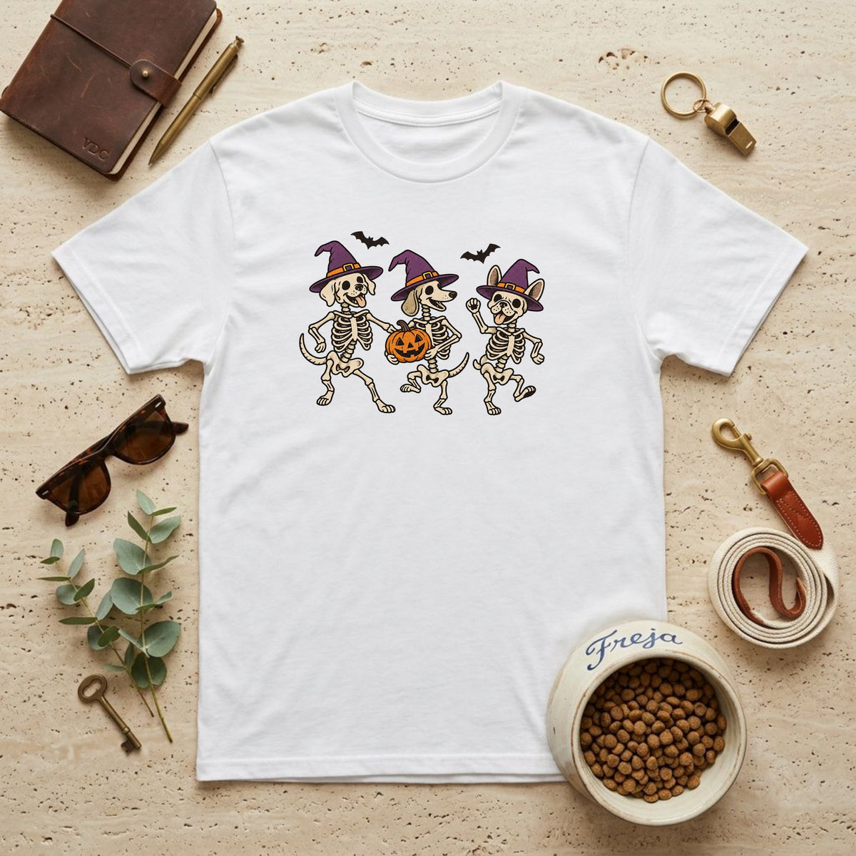 Hunde mit Hexenhüten – Unisex T-Shirt