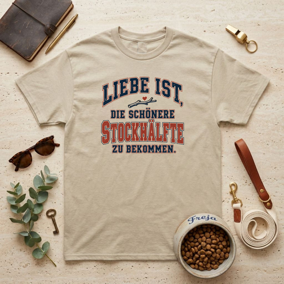 Die schönere Stockhälfte – Varsity Unisex T-Shirt
