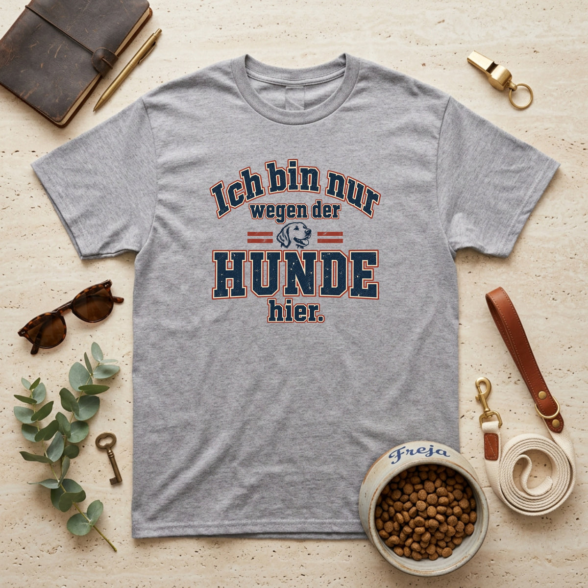 Nur wegen der Hunde hier – Varsity Unisex T-Shirt