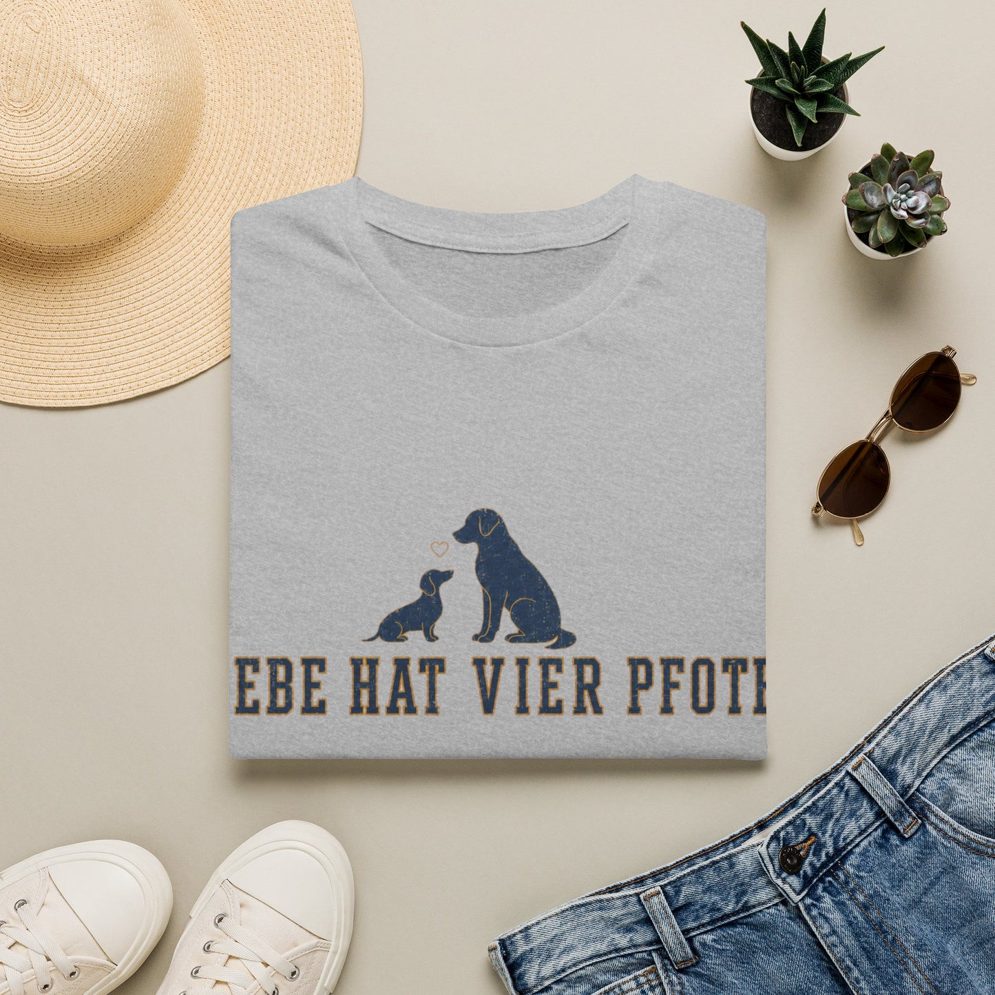 T-Shirt — "Liebe hat vier Pfoten"