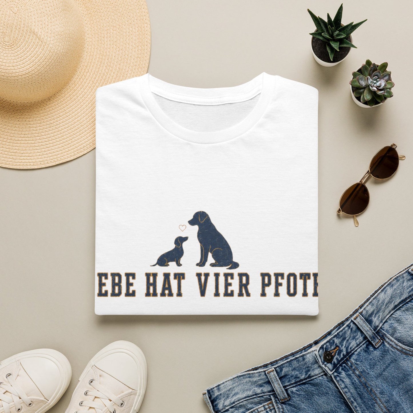 T-Shirt — "Liebe hat vier Pfoten"
