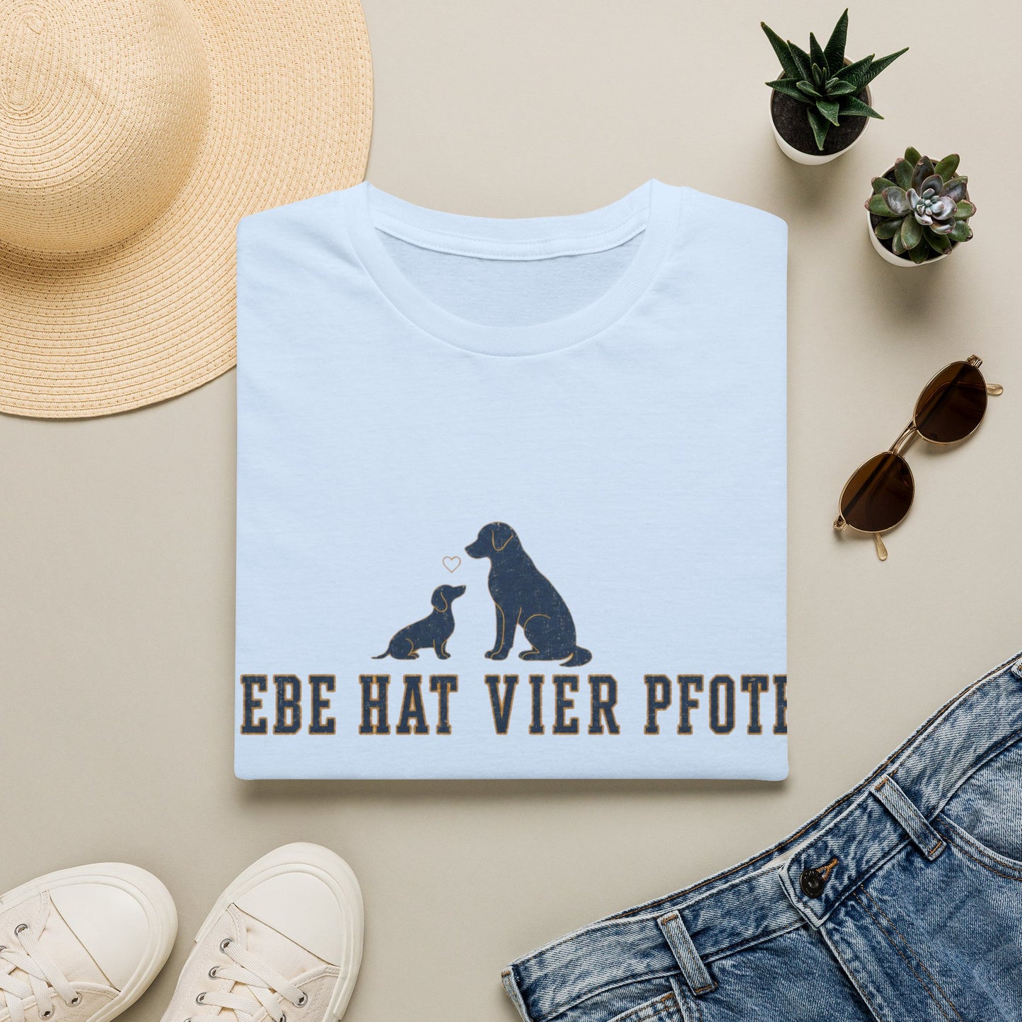 T-Shirt — "Liebe hat vier Pfoten"