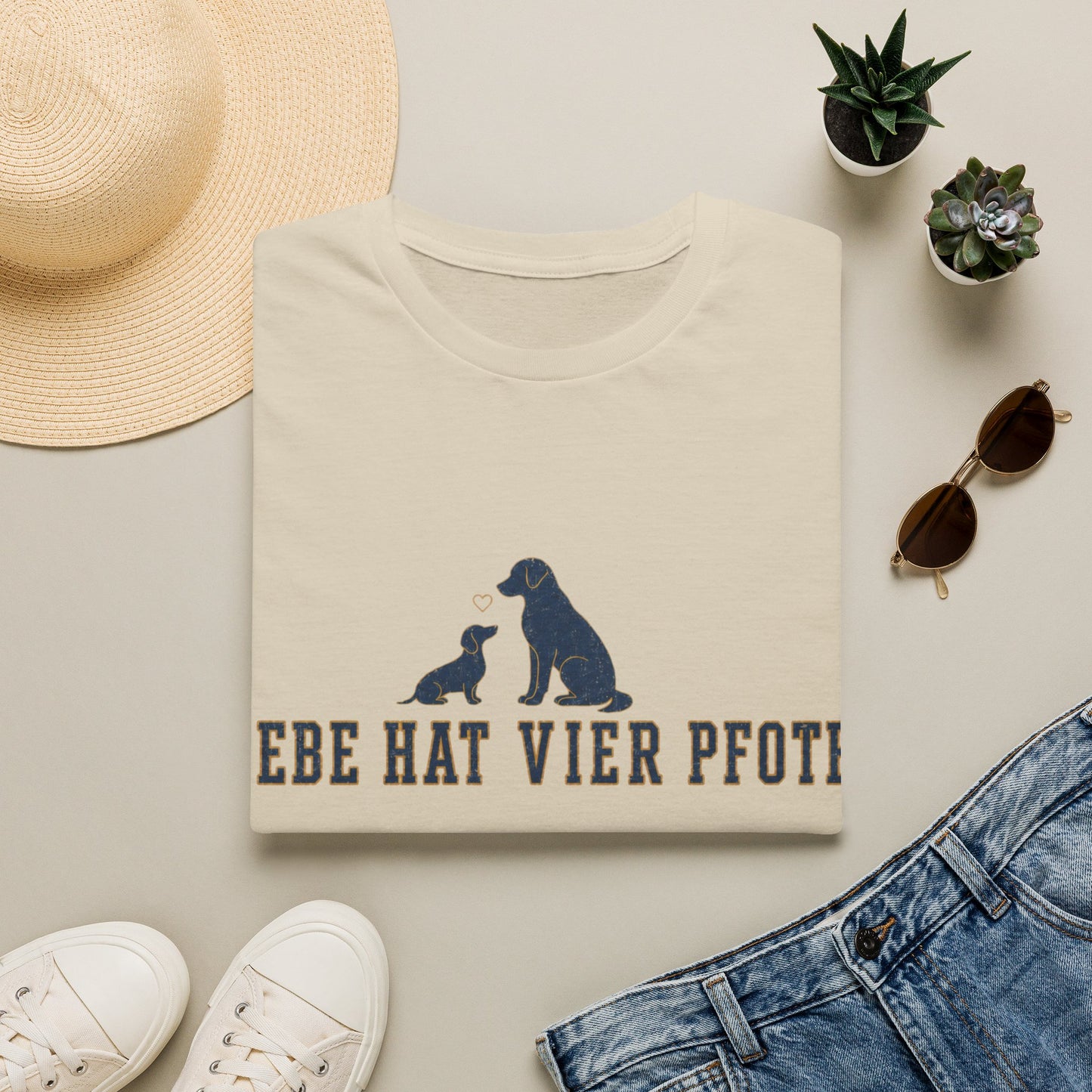 T-Shirt — "Liebe hat vier Pfoten"