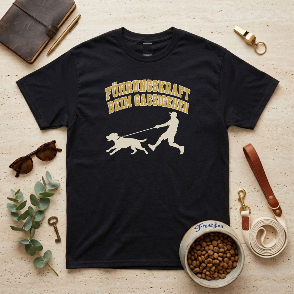 Führungskraft beim Gassigehen – Mann – Unisex T-Shirt