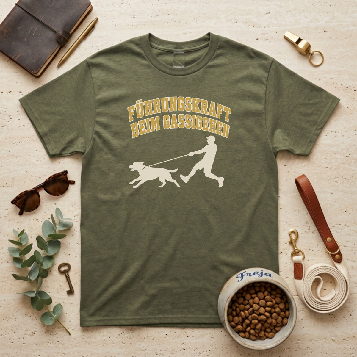 Führungskraft beim Gassigehen – Mann – Unisex T-Shirt