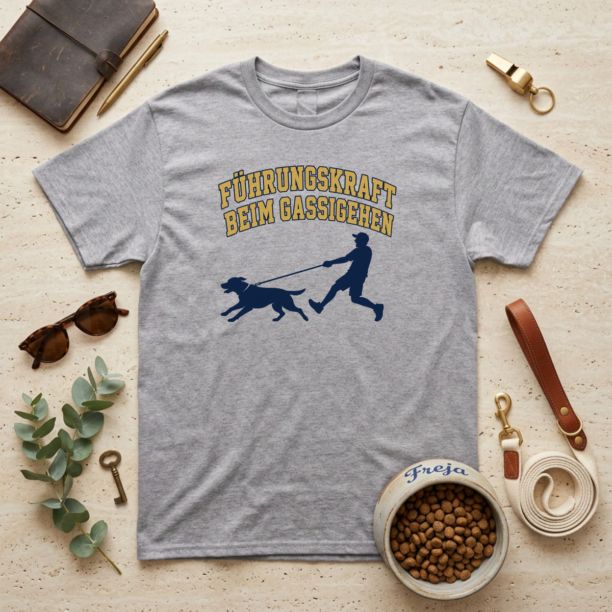 Führungskraft beim Gassigehen – Mann – Unisex T-Shirt