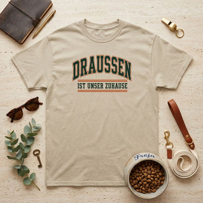 Draußen ist unser Zuhause – Unisex T-Shirt