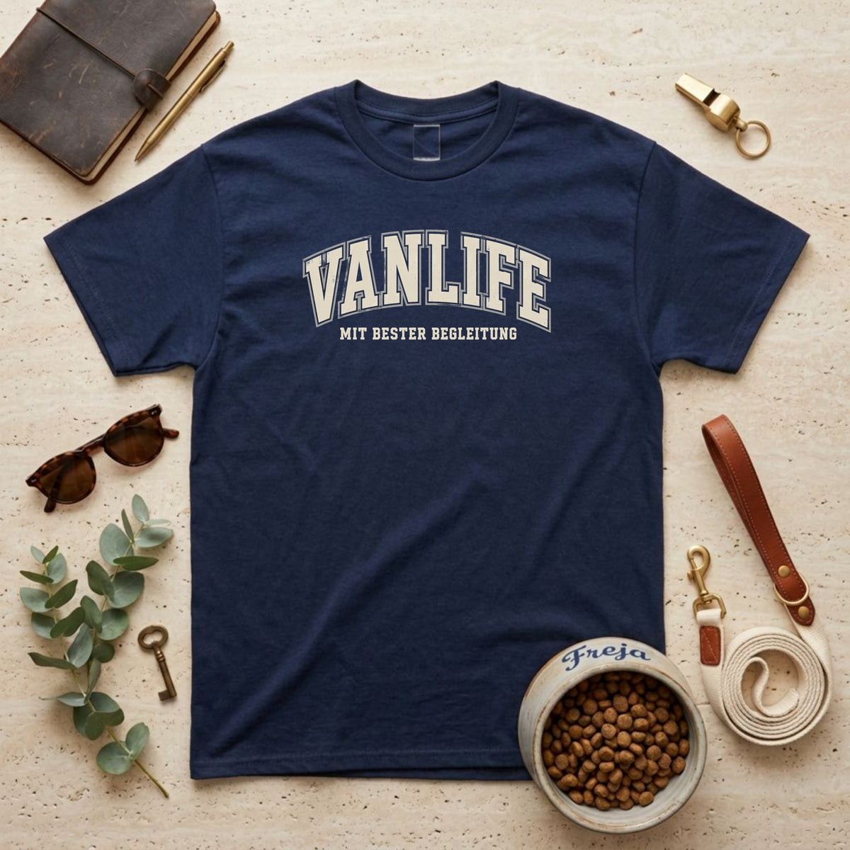 Vanlife mit bester Begleitung – Unisex T-Shirt