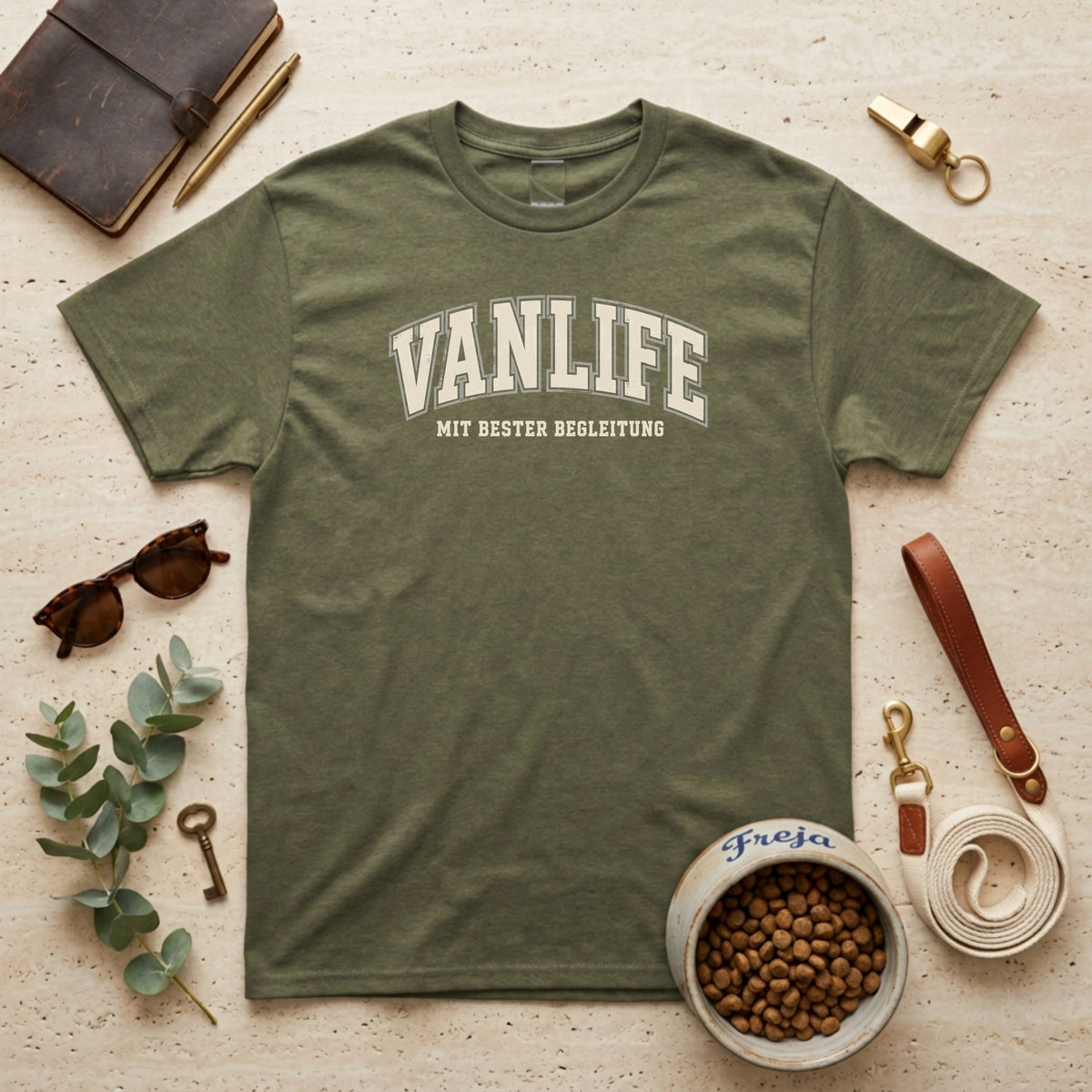 Vanlife mit bester Begleitung – Unisex T-Shirt