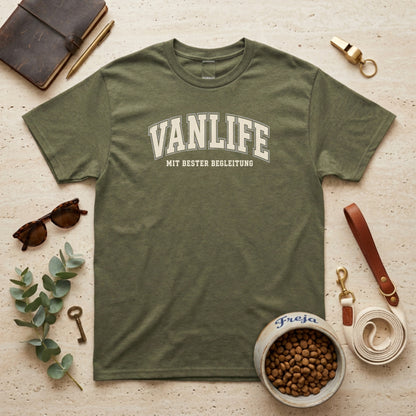 Vanlife mit bester Begleitung – Unisex T-Shirt
