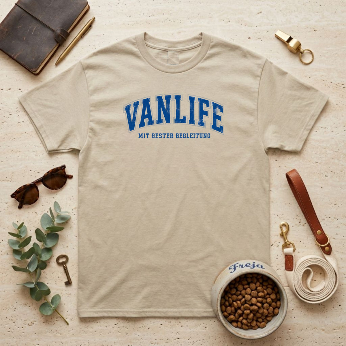 Vanlife mit bester Begleitung – Unisex T-Shirt
