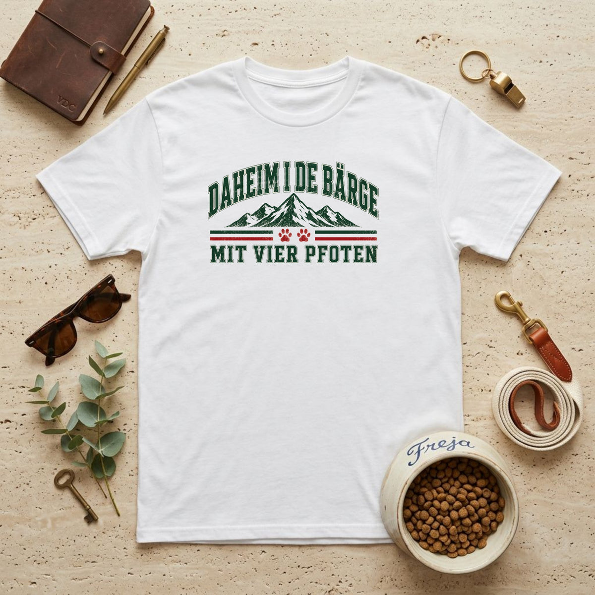Daheim i de Bärge mit vier Pfoten – Unisex T-Shirt