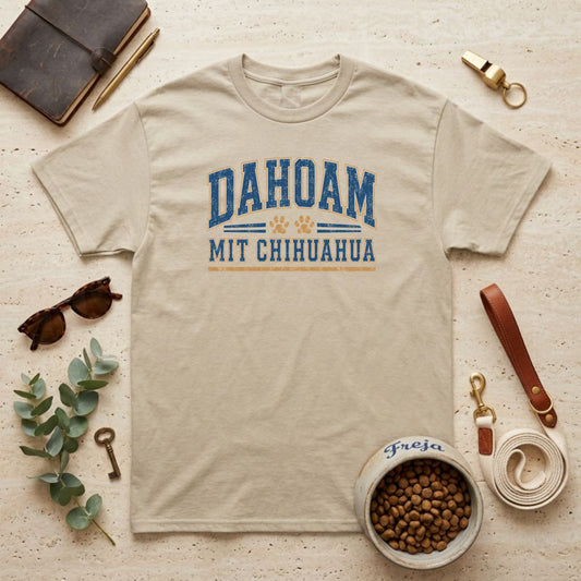 Dahoam mit Chihuahua – Unisex T-Shirt