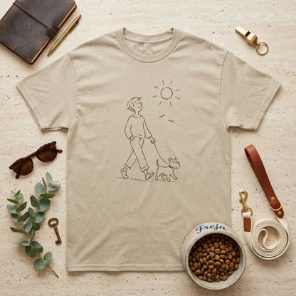 Gassirunde im Sonnenschein – Unisex T-Shirt