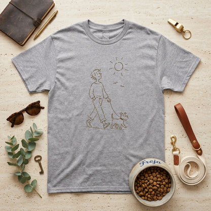Gassirunde im Sonnenschein – Unisex T-Shirt