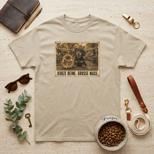 Kurze Beine große Maß – Dackel – Unisex T-Shirt
