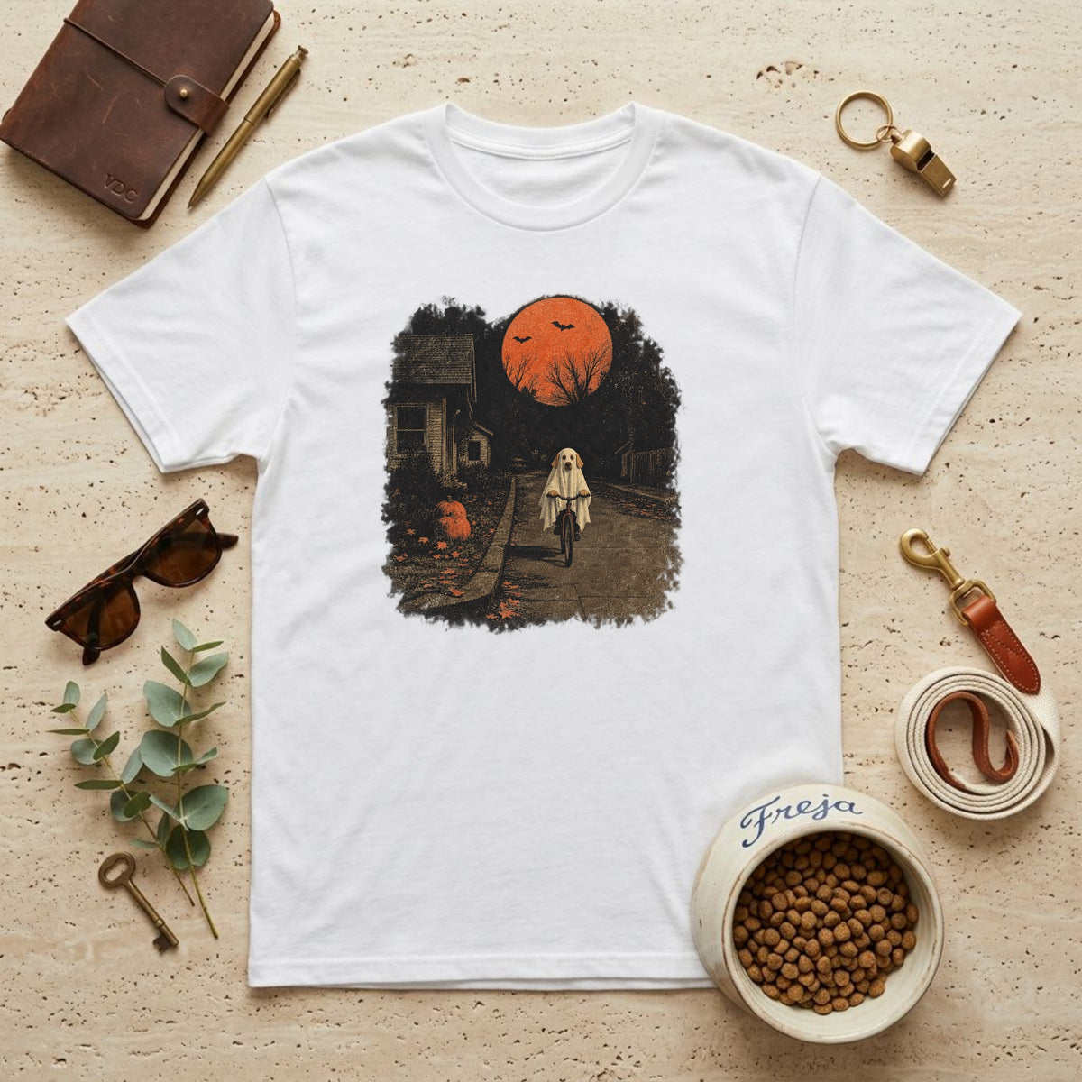 Geisterhund auf Fahrradtour – Unisex T-Shirt