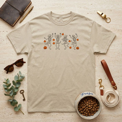 Tanzende Hundeskelette – Unisex T-Shirt