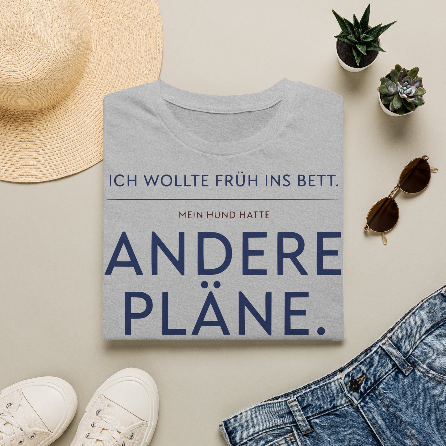 T-Shirt – 'Andere Pläne' German Funny Dog Shirt (Ich wollte früh ins Bett, mein Hund hatte andere Pläne)