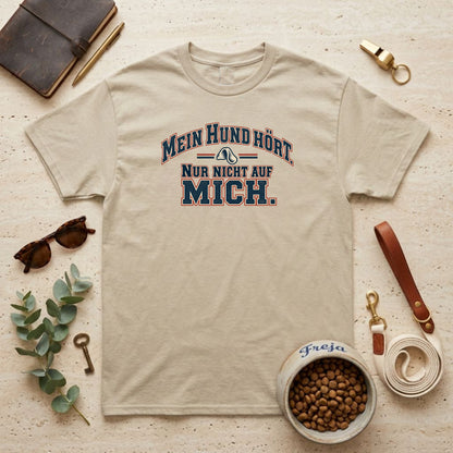 Mein Hund hört – nur nicht auf mich – Varsity Unisex T-Shirt