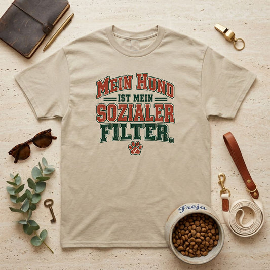 Mein Hund ist mein sozialer Filter – Varsity Unisex T-Shirt