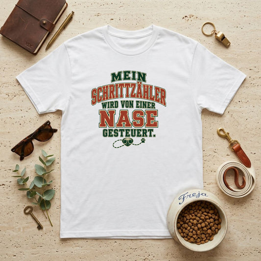 Von einer Nase gesteuert – Varsity Unisex T-Shirt